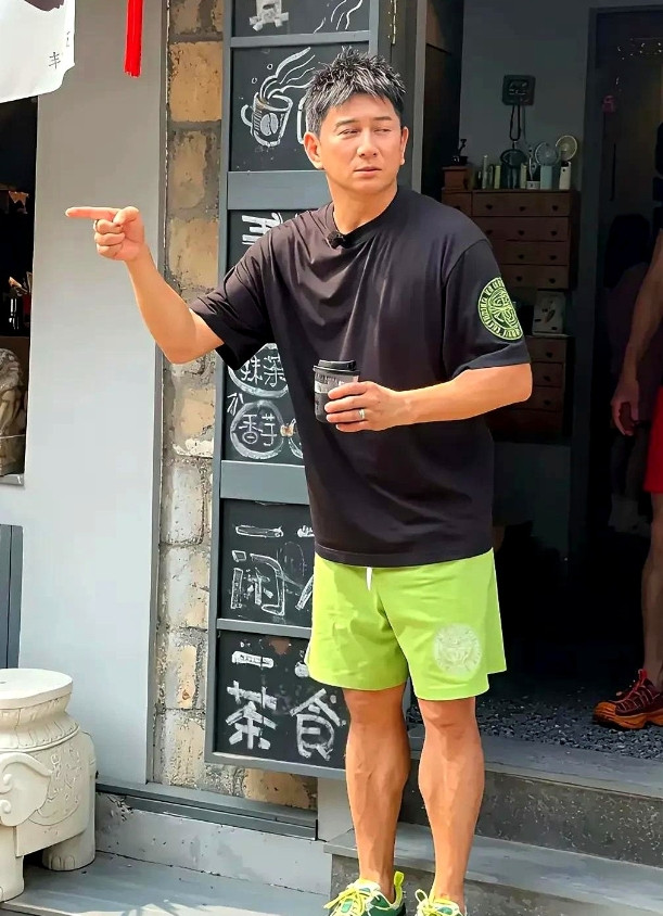 我终于想明白了为啥总传出刘诗诗吴奇隆分手的谣言原来是54岁的吴奇隆不拍戏也