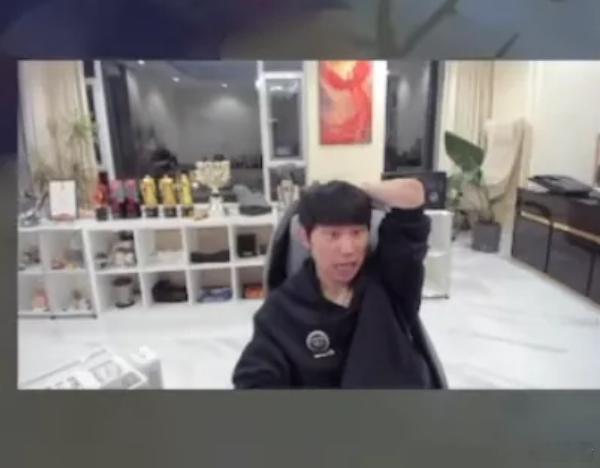 鲷哥点评Doinb：蛮会做直播的！LOLdota2鲷哥：感觉Doinb做直播是