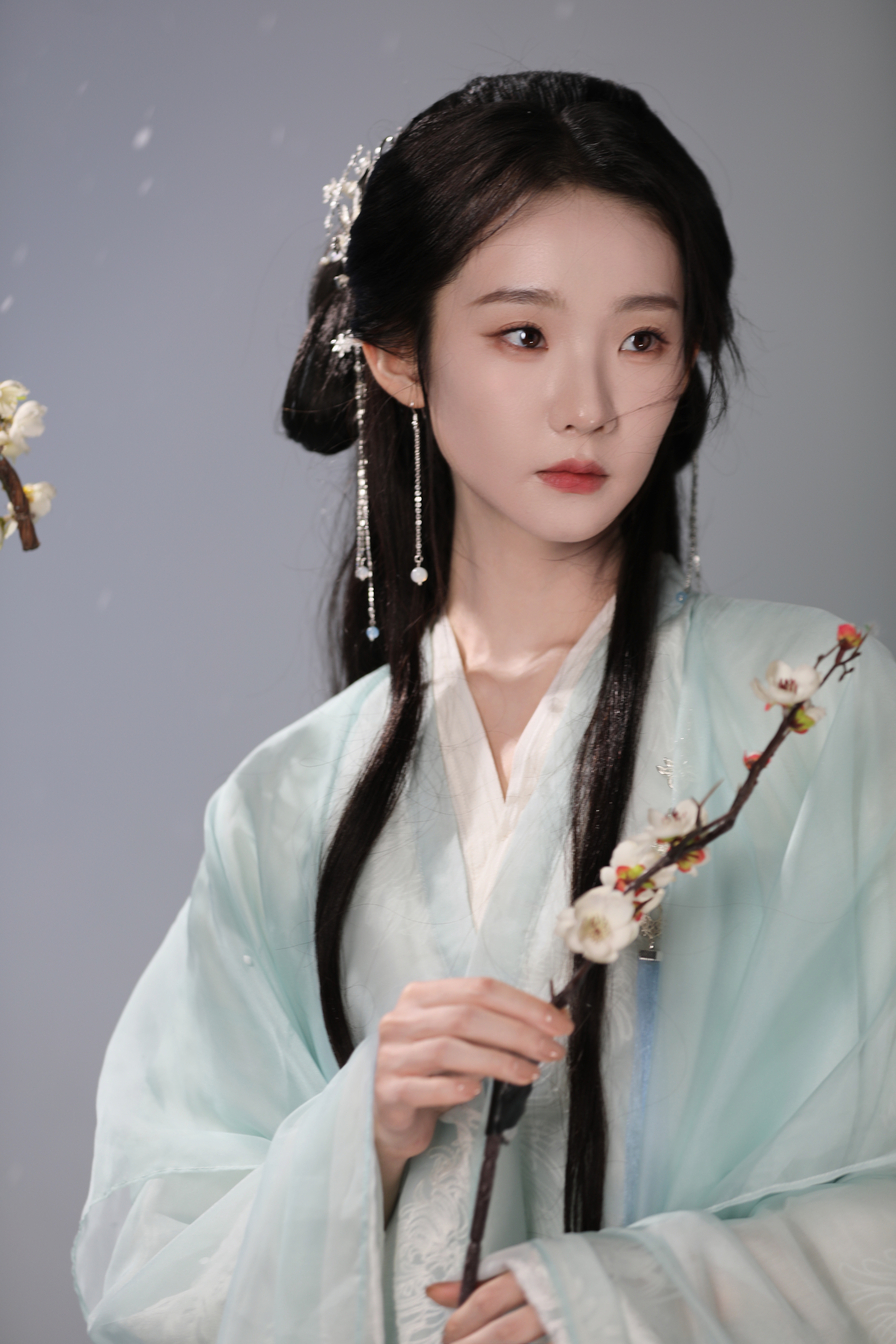 张艺凡在复制粘贴的时代，你是手写的诗[玫瑰]​​​
