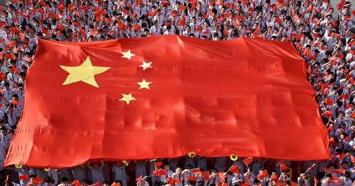 凤凰卫视资深评论员石齐平发文抛出几个观点，大意就是：当前中国正处盛世，得制造者得
