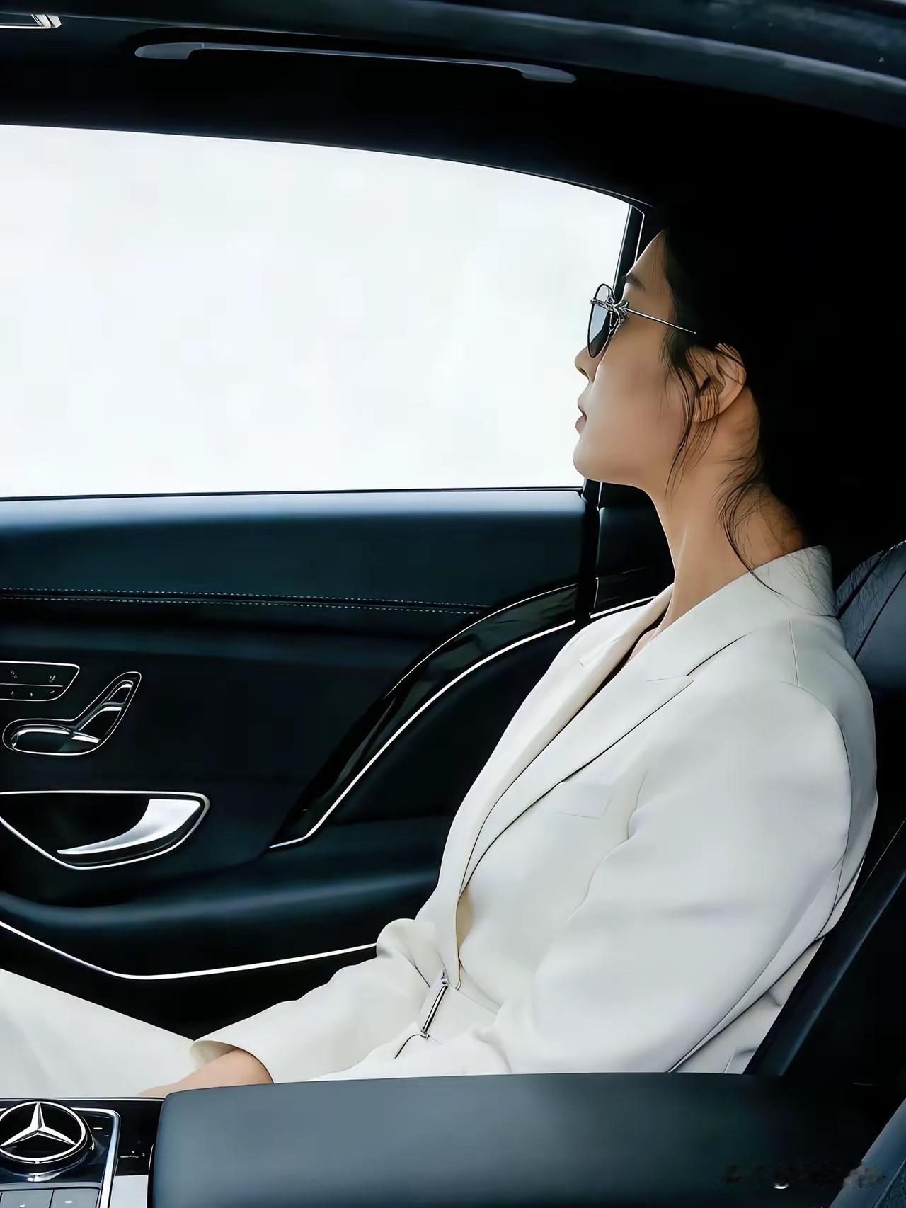 多么精辟的一个问题，又一个多么精辟的答案。问：聪明的女人，都懂得在婚姻