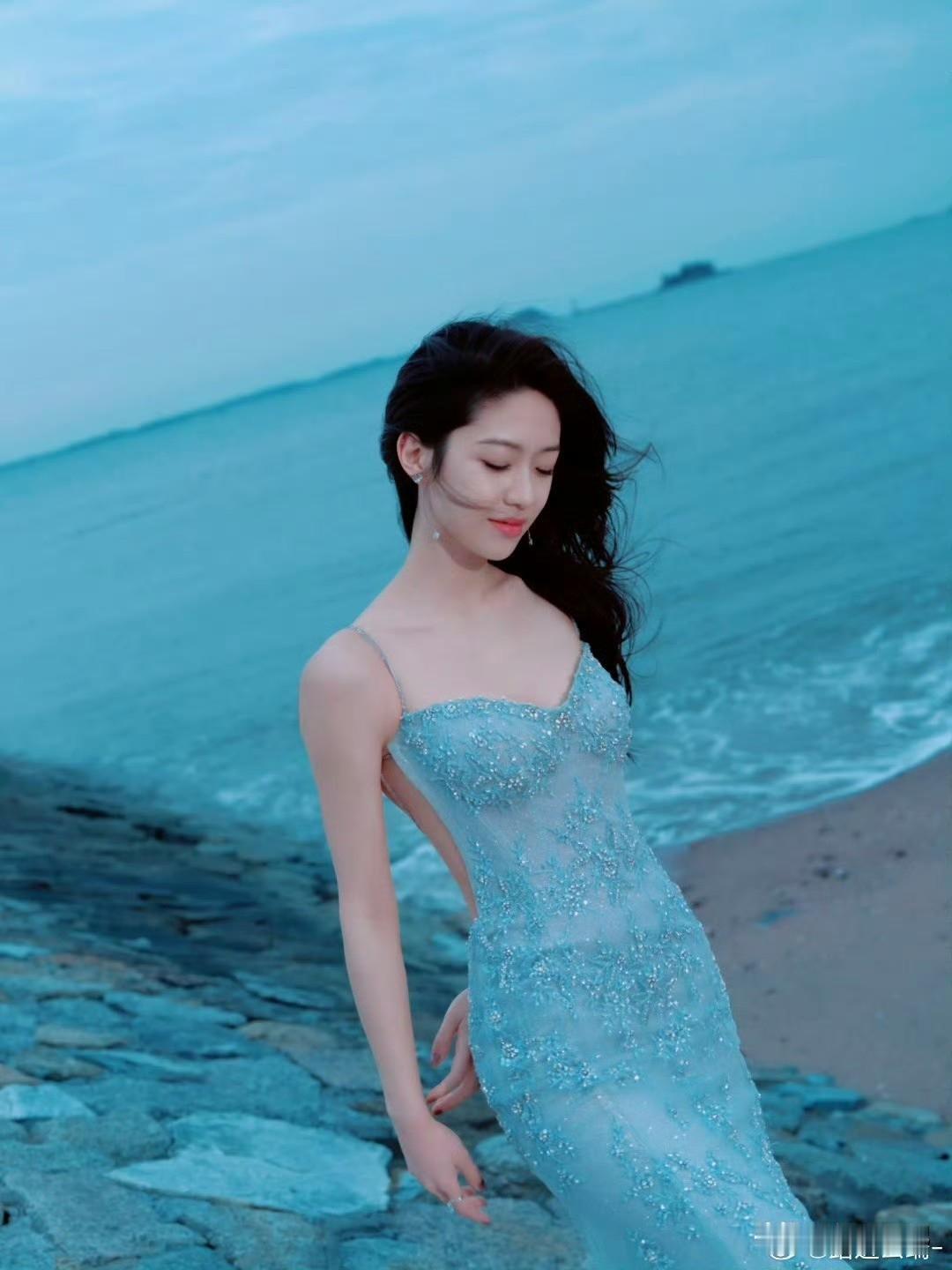 光芒如梦幻的精灵，温柔又铿锵的绽放@向涵之​​​