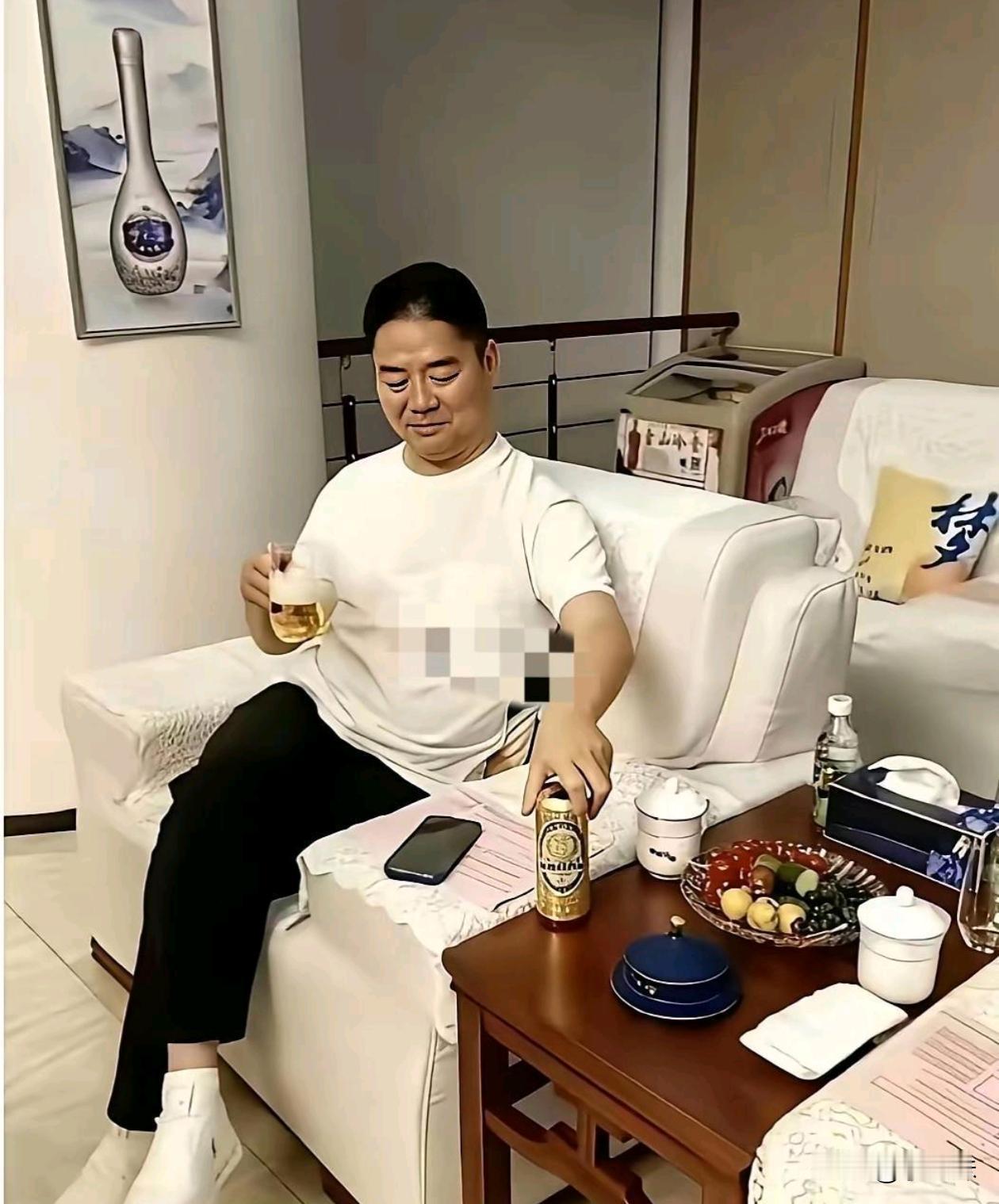 事实证明，越富有，生活越简单不然你看看刘强东