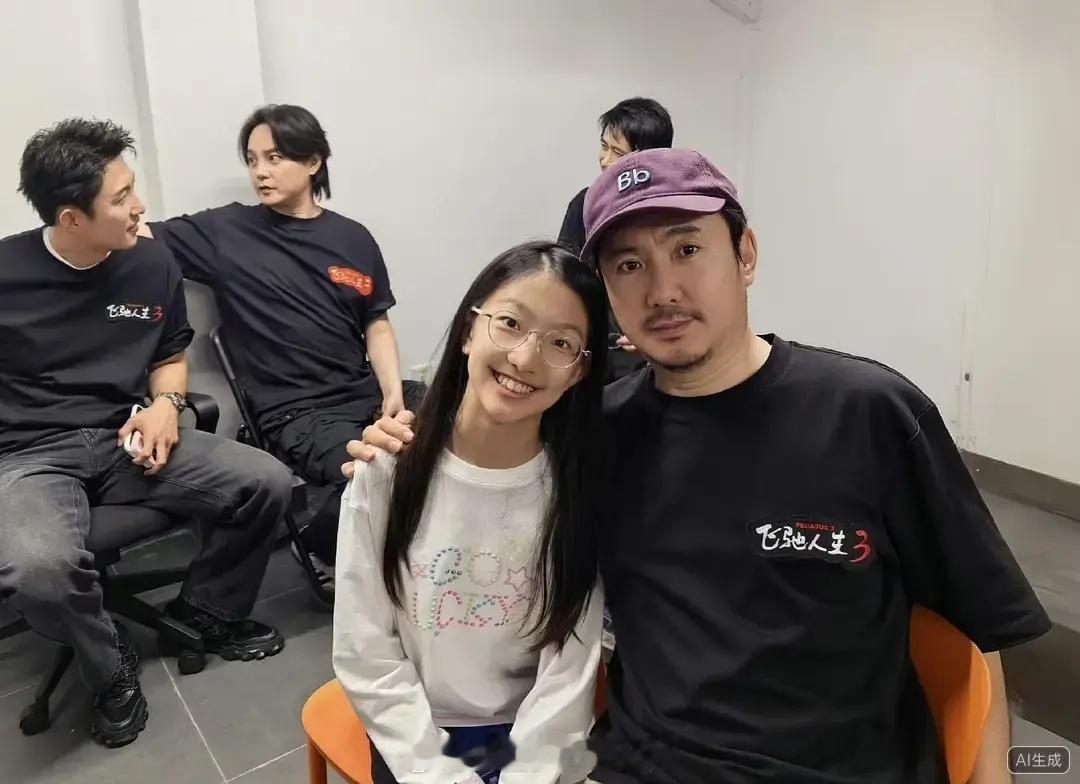 金巧巧的孩子长得蛮漂亮的你们单看可能不觉得主要是没被于冬的大饼脸基因🧬嚯嚯照片