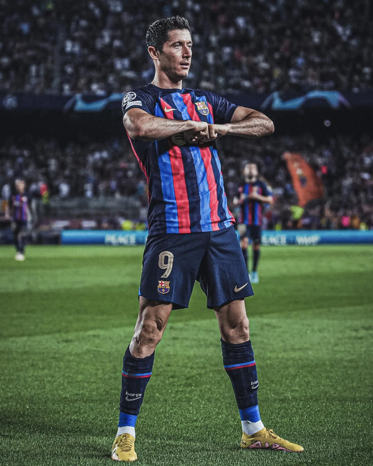 天空体育的报道，尤文可能演讲签下莱万，不过这是弗拉霍维奇无法续约的情况下。38