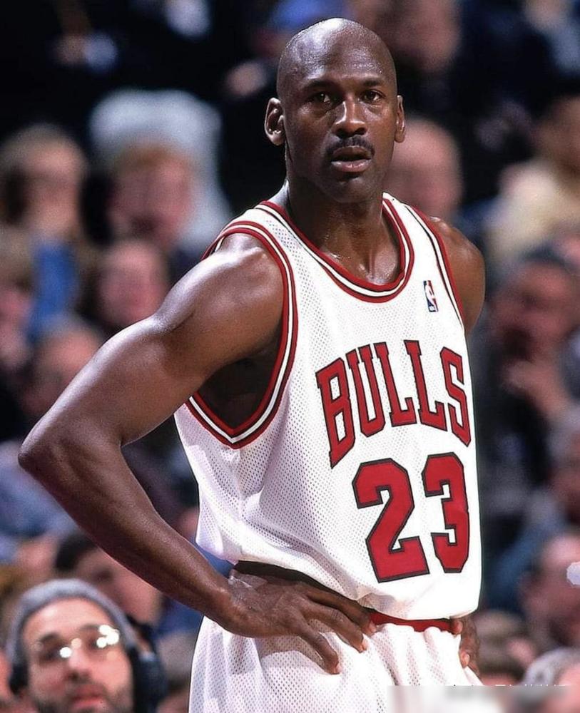 场均37.6分+27篮板，张伯伦的新秀赛季，把现在的数据刷子们干沉默了。上来