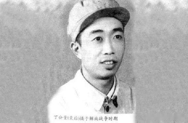 1952年我军活捉一特务,搜身时战士突然大喊:他胸口有东西在乱动