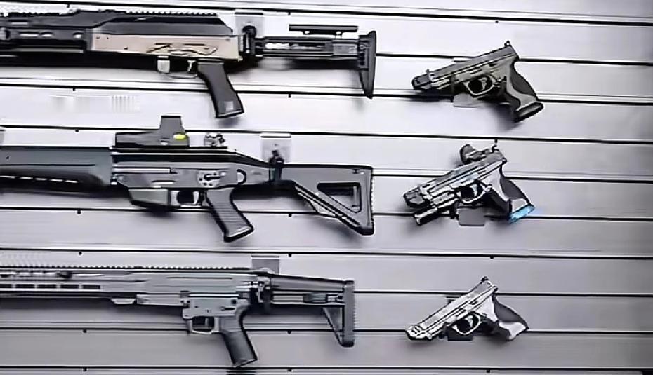 有人问了，美国民间有4亿支枪，几乎人手一支枪，为什么不造反？这是把造反想简单了