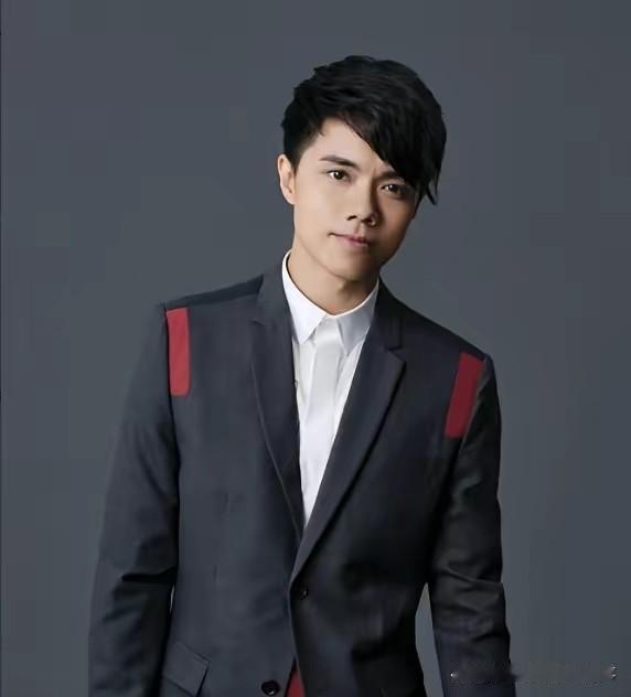 2026年4月，张敬轩高调复出道歉，一位58岁的TVB配角演员马蹄露，却因为一封