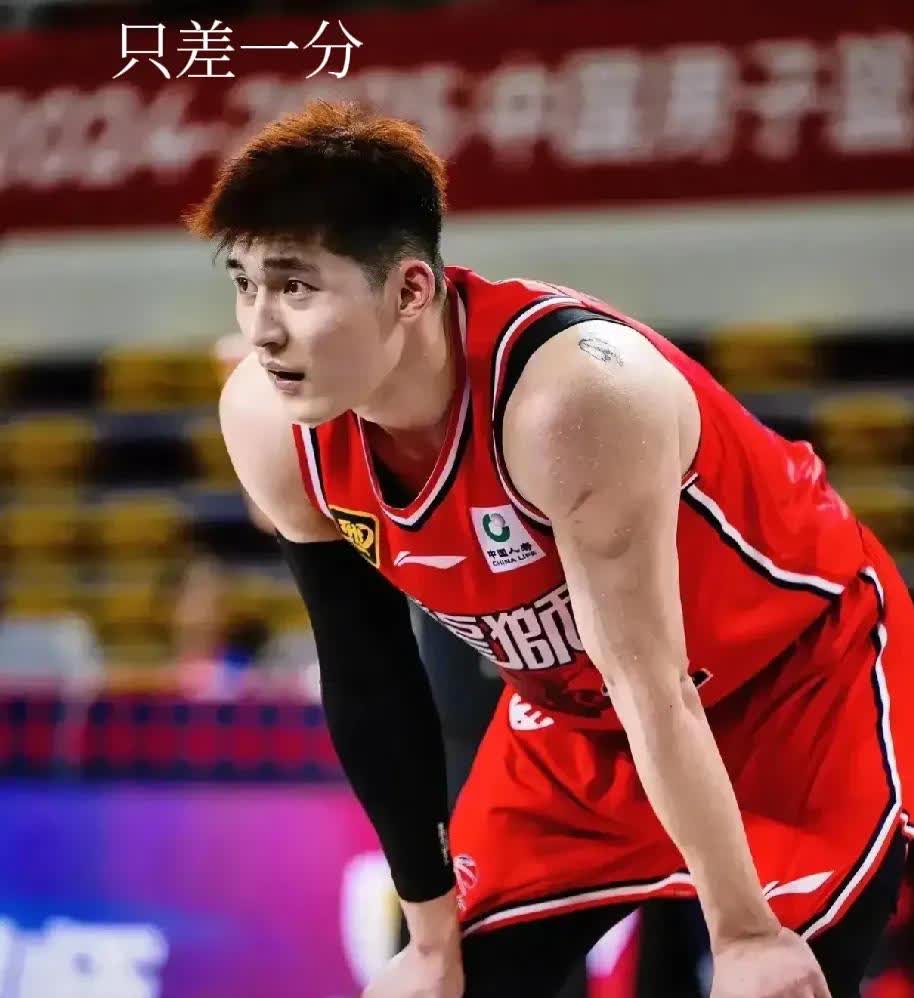 如果非要找找89:90中国男篮与澳大利亚一分之差，那么替补球员就是差距！甩锅最后