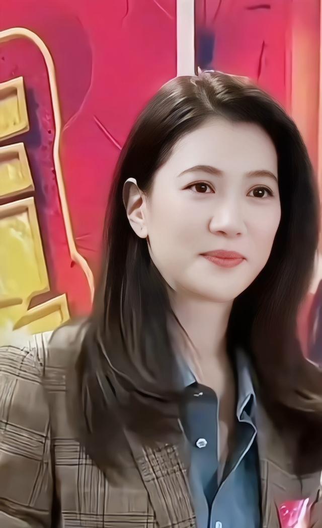 王晶曾经评价袁咏仪：“娱乐圈里，我最羡慕袁咏仪。”她曾表示：“我还没见过一部戏，