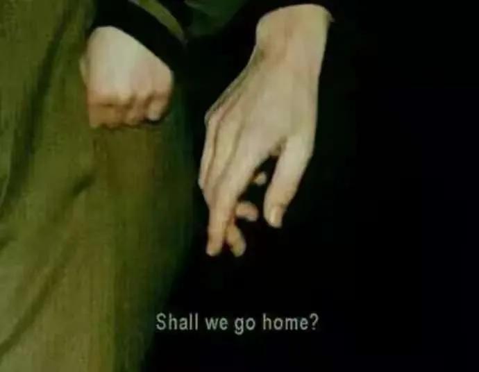 普通人是没有爱情的普通人所谓的爱情说白了就是没能力换掉对方只能湊合着过日子