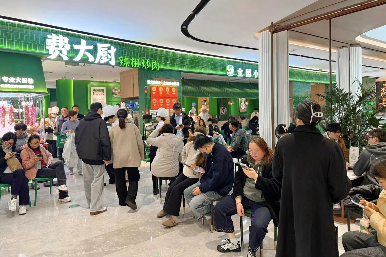 费大厨68块一锅的辣椒炒肉还值吗？依靠2020年的一场网络投票，就获得了全