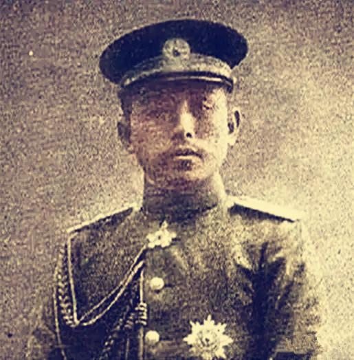 1911年11月6日深夜，吴禄贞在设于火车站站长办公室的司令部里伏案批阅文件，而