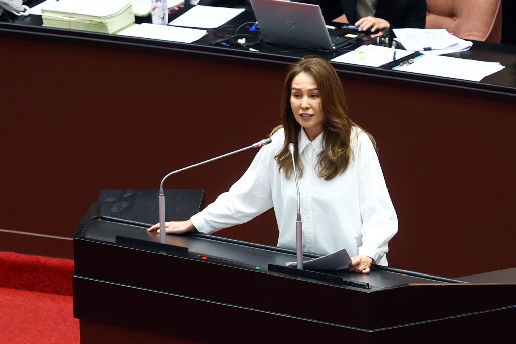 高金素梅被查！国民党前美女发言人杨智伃批：检调放任红帽子满天飞台湾7连霸无党籍