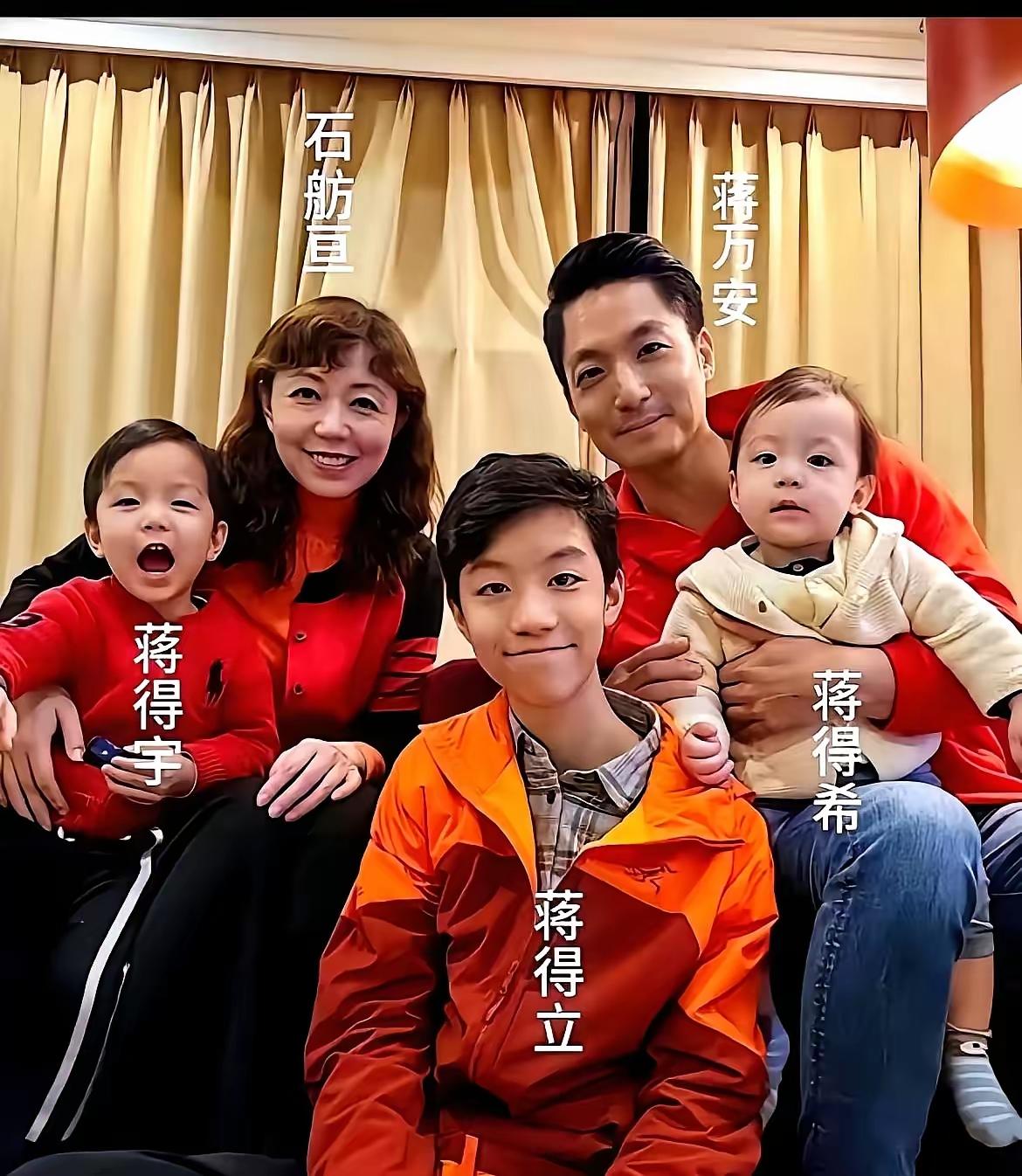 蒋万安三个儿子，全部按族谱得字辈起的名字，蒋得立，蒋德希，蒋德宇。蒋介石一一蒋