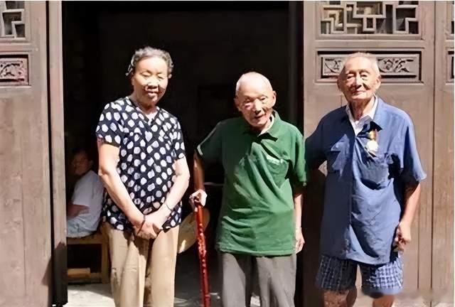 1938年，国民党政府成立了一个让无数人闻之色变的组织——国民政府军事委员会调查统计局，简称军统。巅