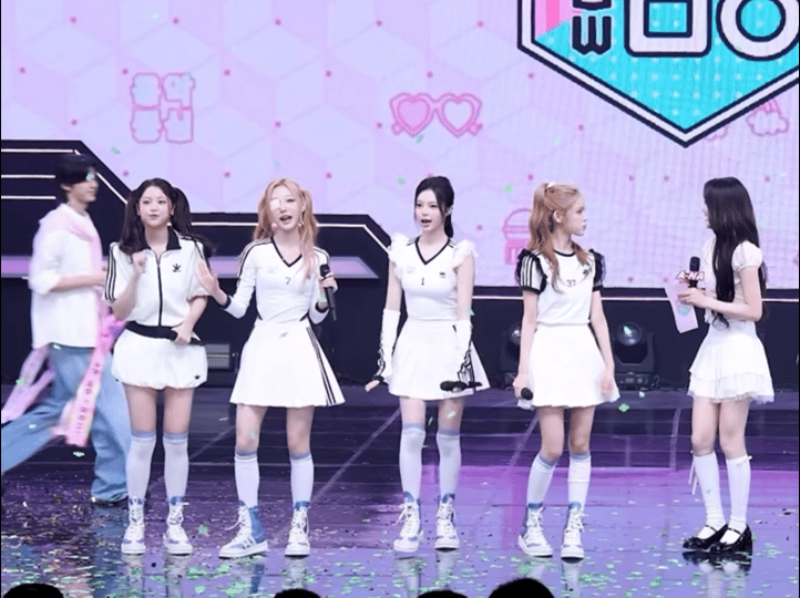 说真的其实挺养眼滴