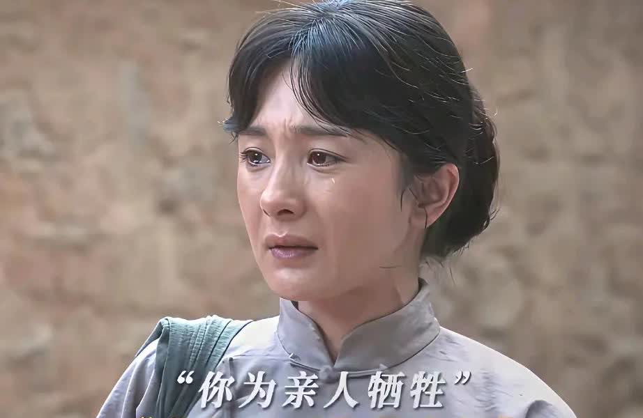 我看着杨幂的这些样子，我就感觉特别别扭！她演的也不错，但是这脸就很怪，你说她