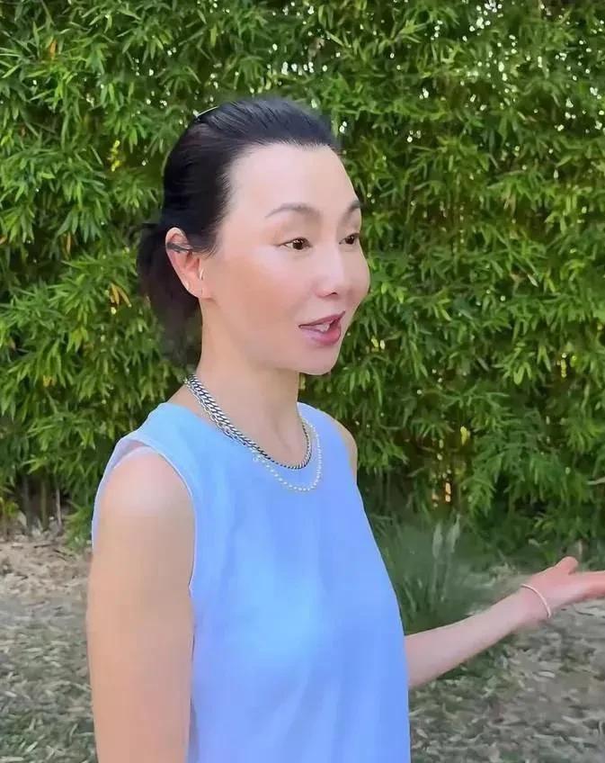 61岁张曼玉罕见晒照！向往自由自在，法国乡下彻底释放