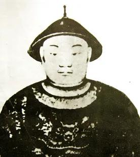 1682年，施琅收复台湾后，成了最大的包租公，康熙皇帝拿他没有办法，任由施琅留下