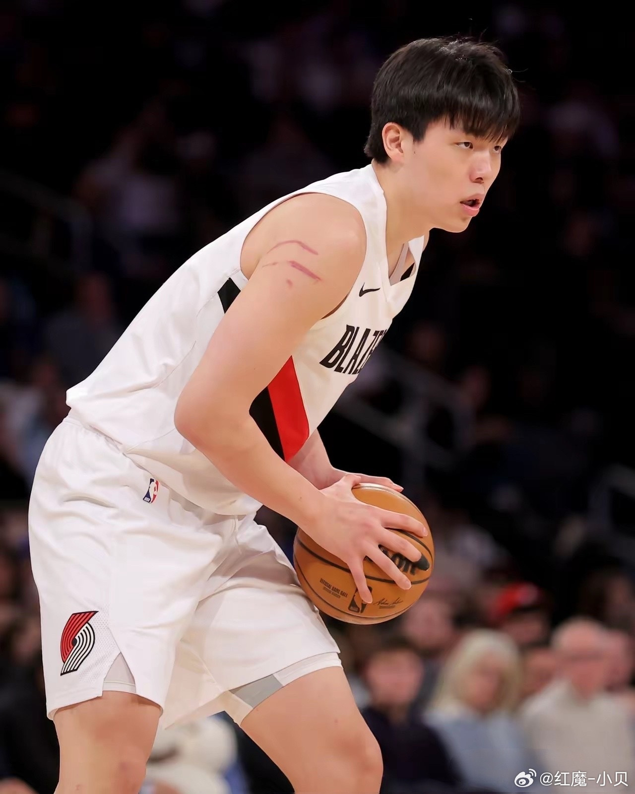 今日NBA赛场，开拓者123-88大胜奇才。杨瀚森第四节替补登场，10分钟内砍下
