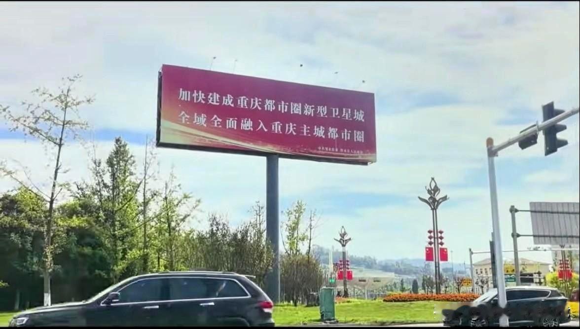 以前我在深圳有一个同事，他一直说他重庆的，他妻儿老小一家六口也都说是重庆的，飞机