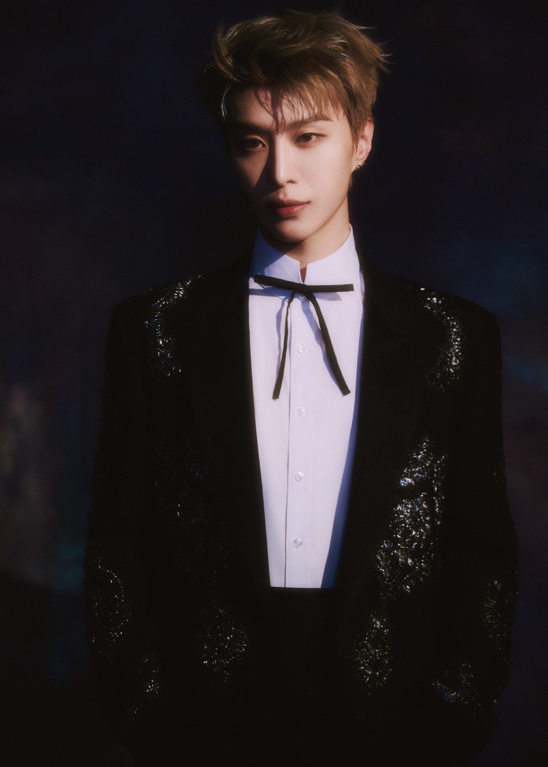 范丞丞高定礼服范丞丞高定男星首穿好帅