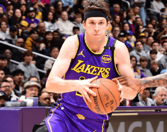 CBS记者: 里夫斯现在的打法, 就像比新秀时壮了50磅肌肉