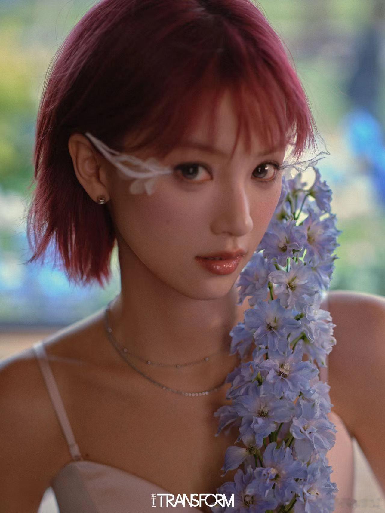 黄灿灿黄灿灿在昆山歇马桥拍摄杂志黄灿灿羽毛眼妆古韵风光搭配绝美妆造太绝了，黄灿灿
