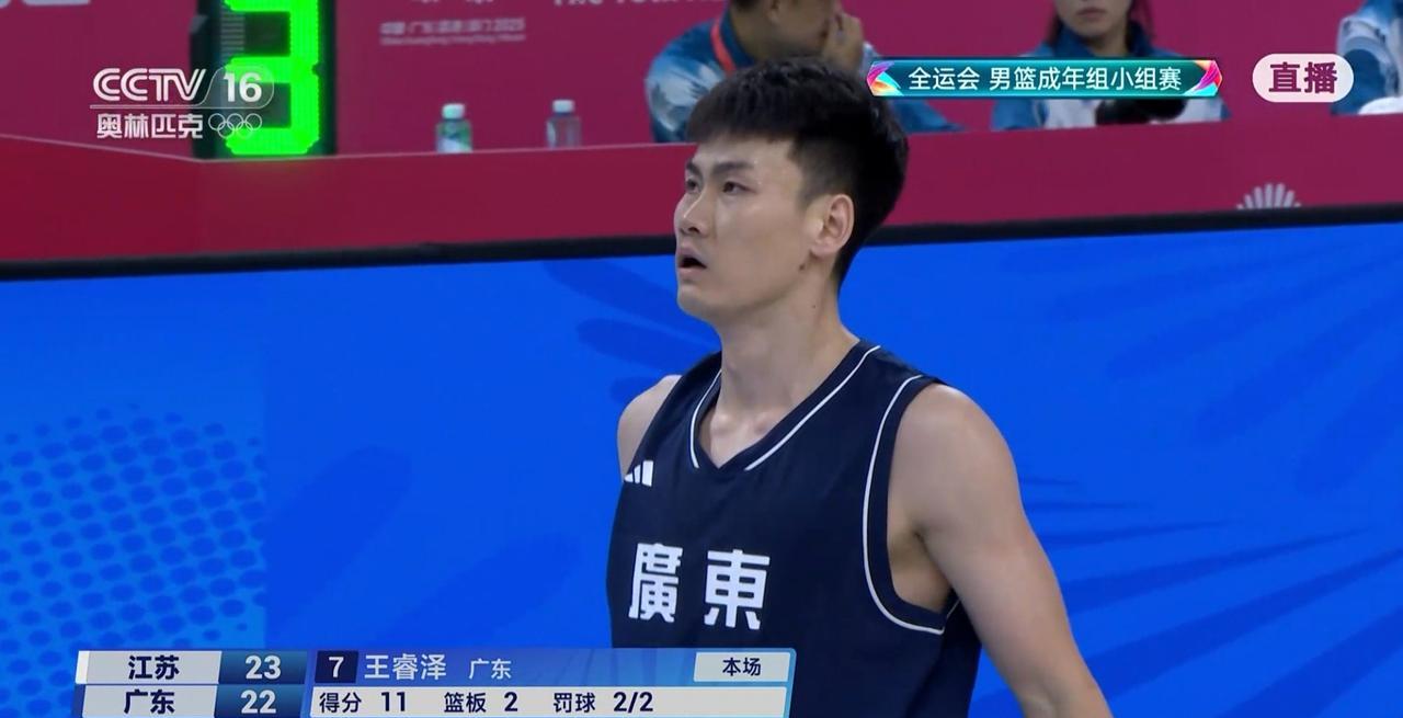 广东全运男篮大将王睿泽真是太横了！在今天广东全运男篮以96：73大胜江苏全运男篮