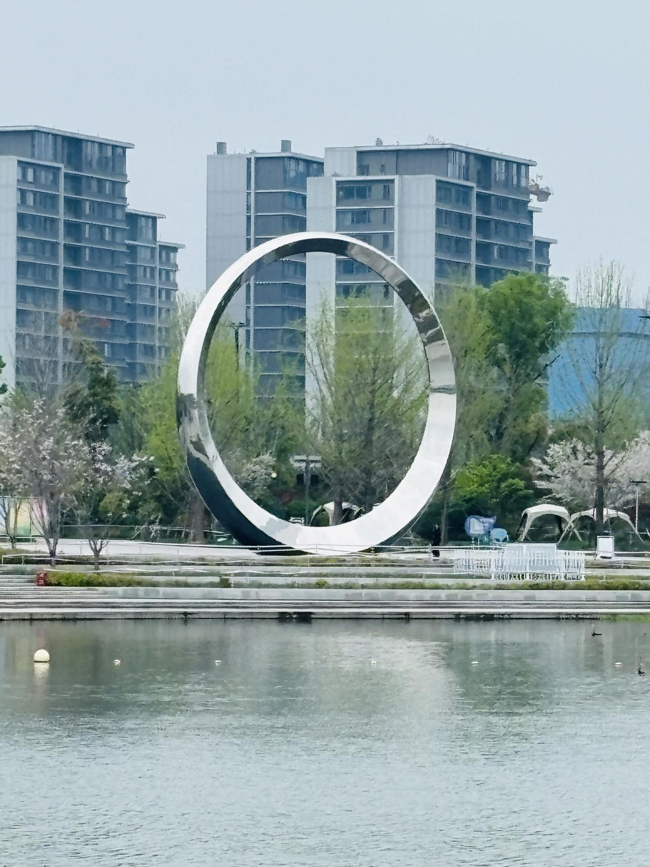 在过去几年的时间里，杭州楼市的调整，恐惧有些被人为放大的，各种自媒体，各种中介，