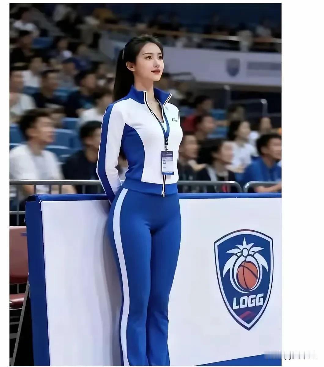 谁现实生活中见过这样的美女？长的好看不说，身材也好，个子还高，关键还白，这种人在