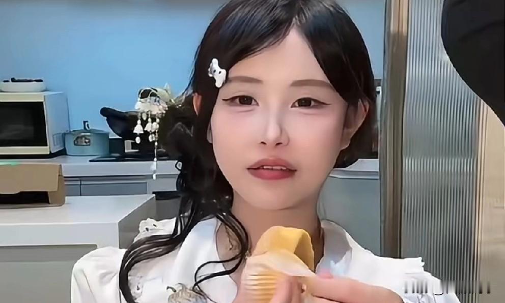 猫妹妹直播粉丝纷纷评论赶紧提现，说有劲爆大瓜，猫猫及团队全部震惊！