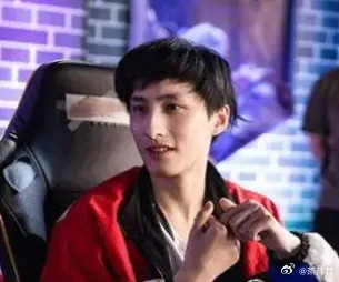 皮鞋问Ame怎么打XG，Ame直接发了个豆包给皮鞋，啊哈哈哈dota2皮鞋：我