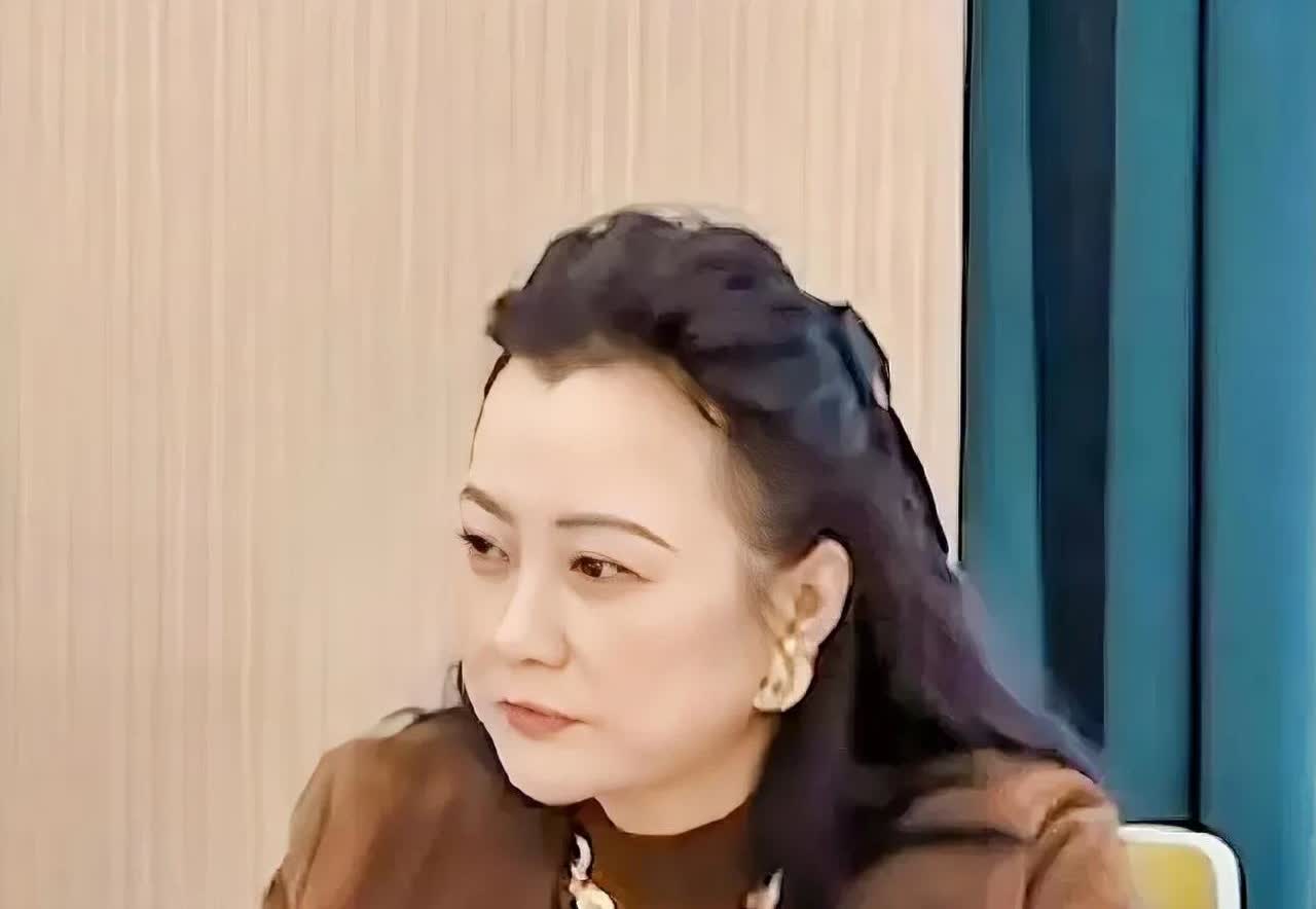 郝蕾真是豪爽！在节目里公开提起，当年和邓超的那段感情，郝蕾说：