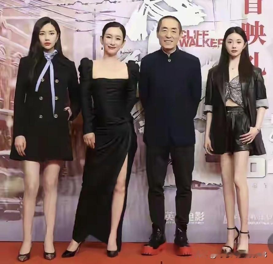 48岁的秦海璐是几个女演员里年龄最大的，她没有让人一眼就惊艳的颜值，但到了这个年