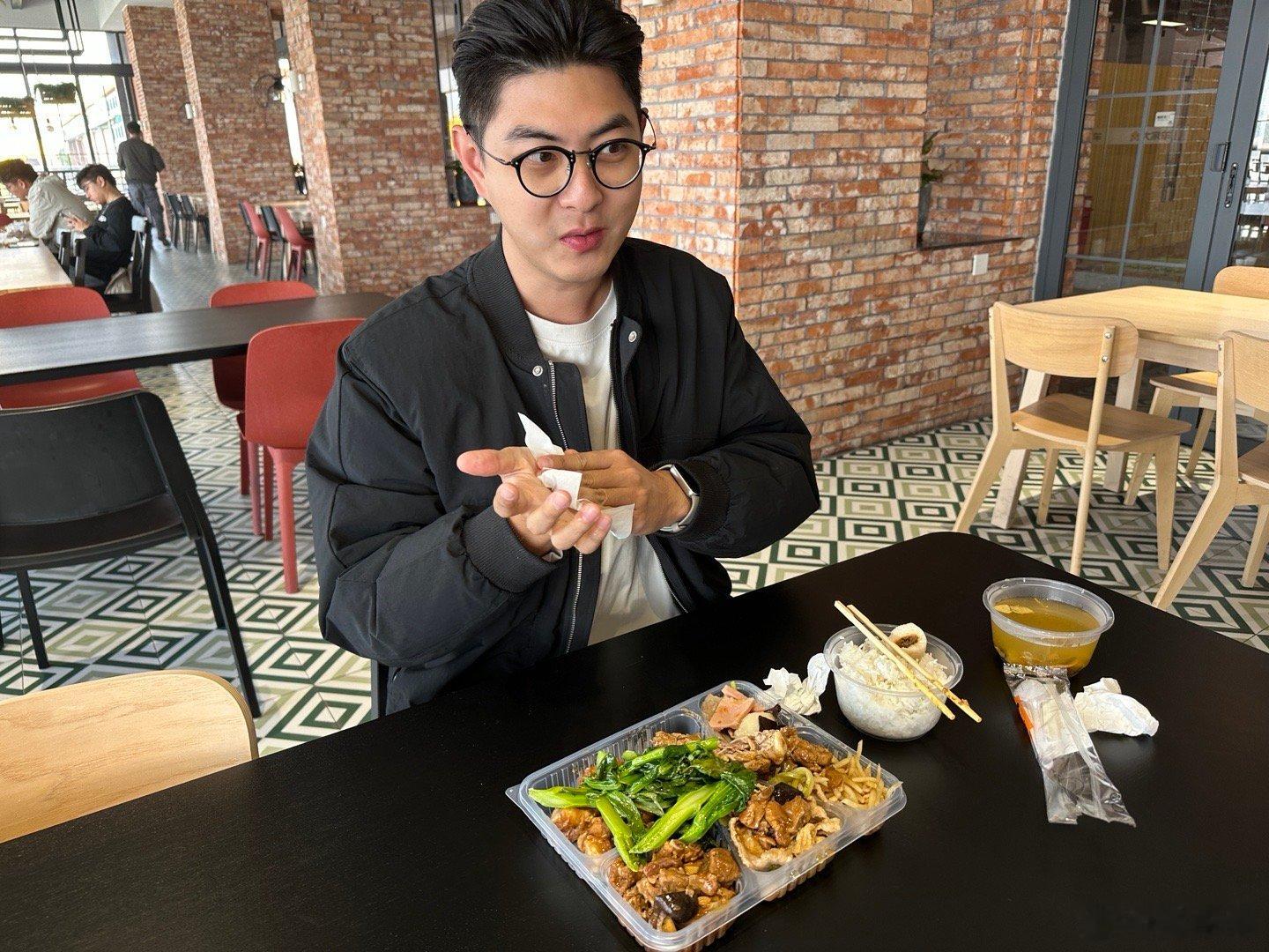 这就是乐道L60跟奔驰C63的饭量差异