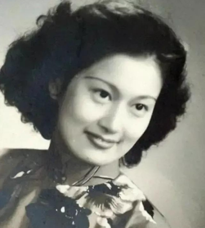 1977年，教育家叶公超与堂妹发生不正当关系，婚姻破裂，晚年盼妻归而不得