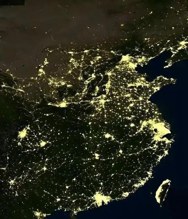 美论坛：如果中国发电量真的世界第一，为什么夜晚没有印度亮？从太空看地球，夜晚
