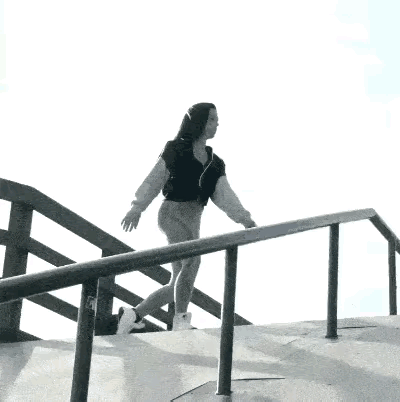 以为是好笑，原来小丑是我。