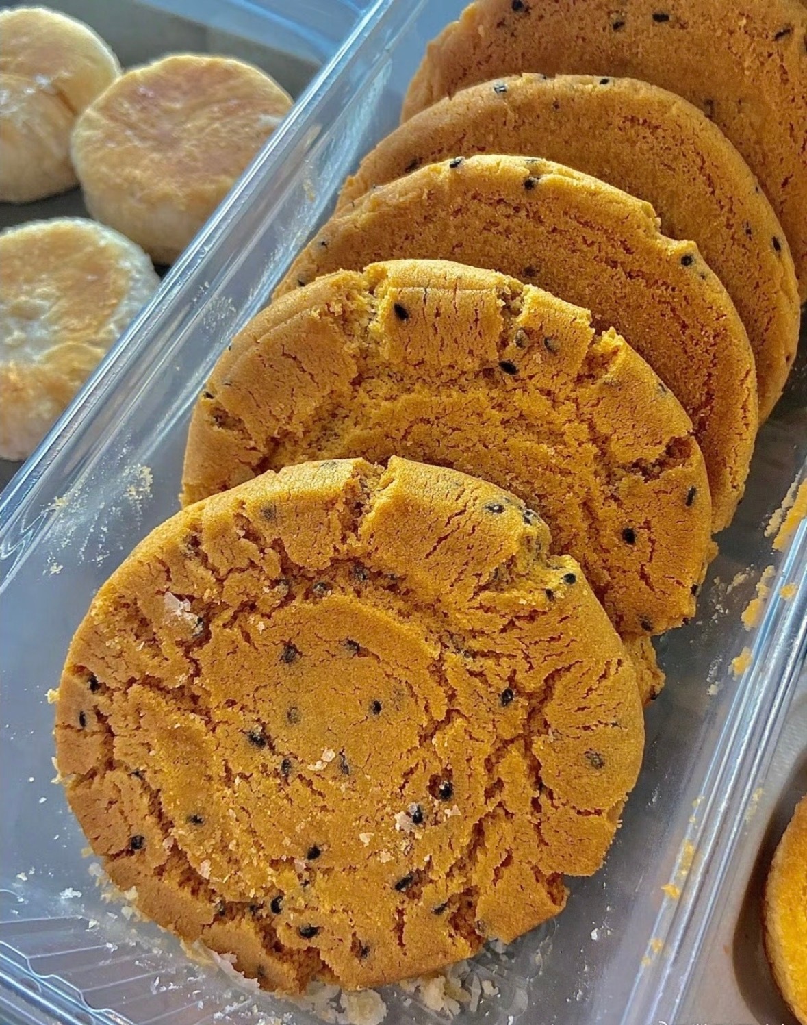 泸溪河桃酥牙冠我的天呐，我们家长辈最爱吃的桃酥就是这个了，原图我简直不敢去看，