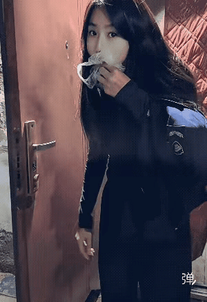 因为是个保安，原来是个司机。