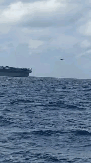 这个画面要是被“大殖子”看到，他们又得喷了:快看，歼-35降落福建号甲板时失败了