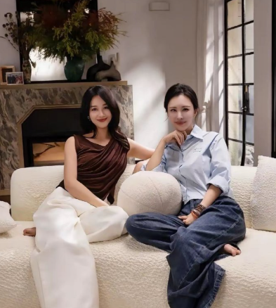 什么叫干的好不如嫁的好​你看田朴珺和蓝盈莹见面了，但两人的身份真让人扎心了！