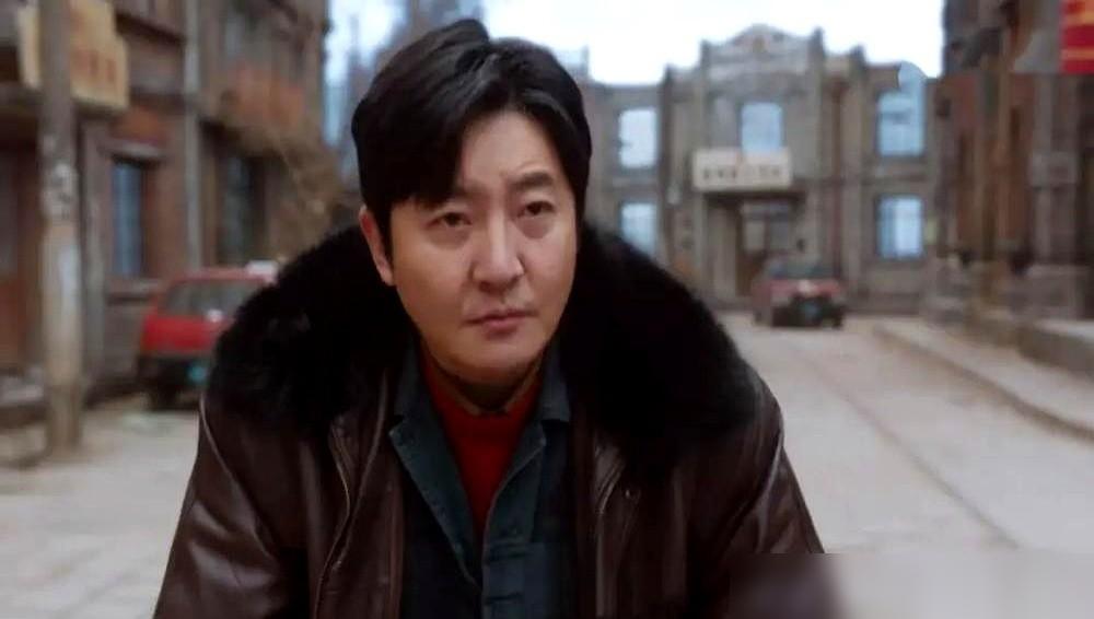 刚看完《老舅》大结局，有个事儿给我整不会了。郭大炮坐了18年牢，终于清白出狱。但