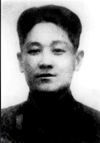 1939年，28岁的八路军旅长乘船去开会，途中顺手剪断日军电线，半小时后日军汽艇