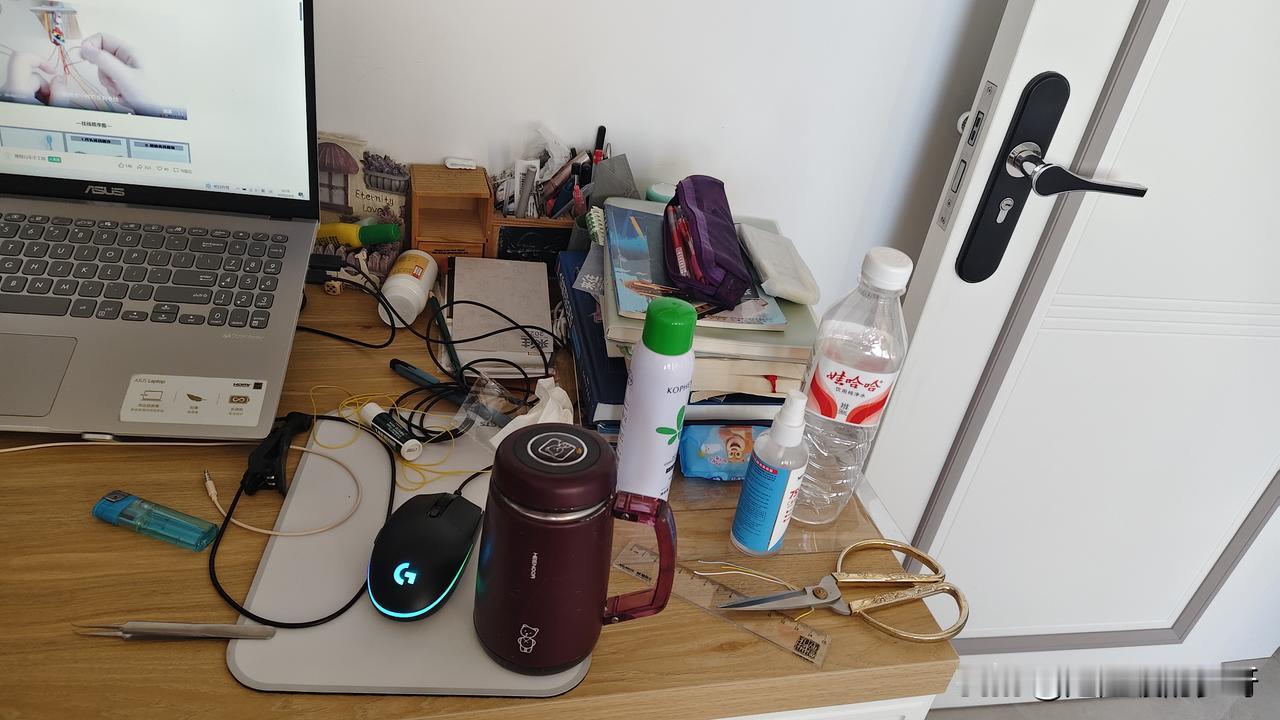 吐槽女儿，我是认真的。有像我家女儿这样的吗？你和你家的大学生互相生厌的程度