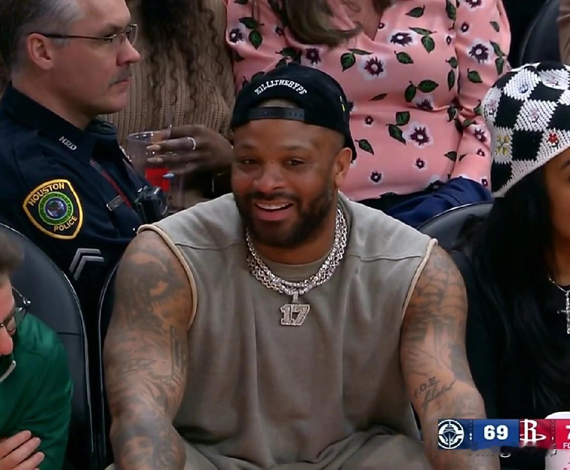 老塔克的肯定！塔克谈杜兰特：“毫无疑问。”“KD是史上最伟大的球员之一。