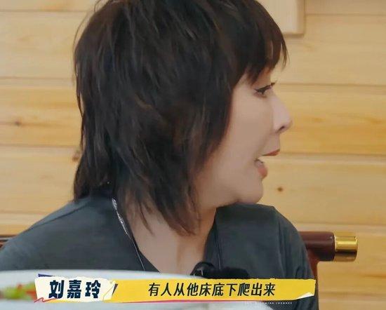 近日，刘嘉玲在某热门综艺节目中分享了一段令人瞠目的幕后轶事。谈及与刘德华在横店拍